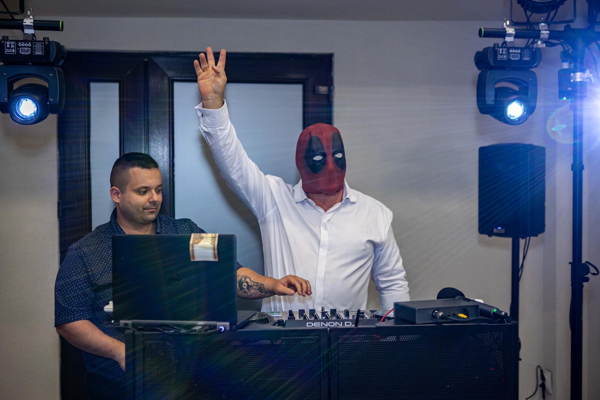 DJ Atis és a Deadpool maszkos vendég